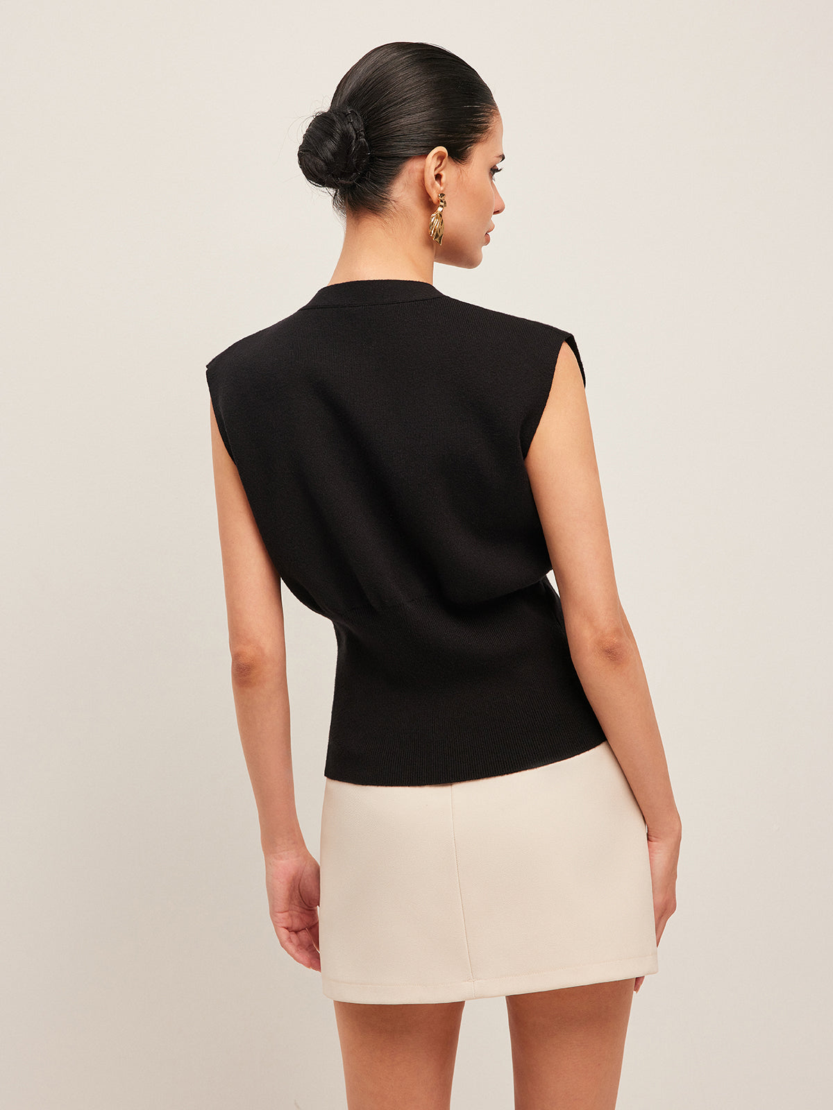 Women's Sweater Vest | V-Neck Buttoned Knit Vest