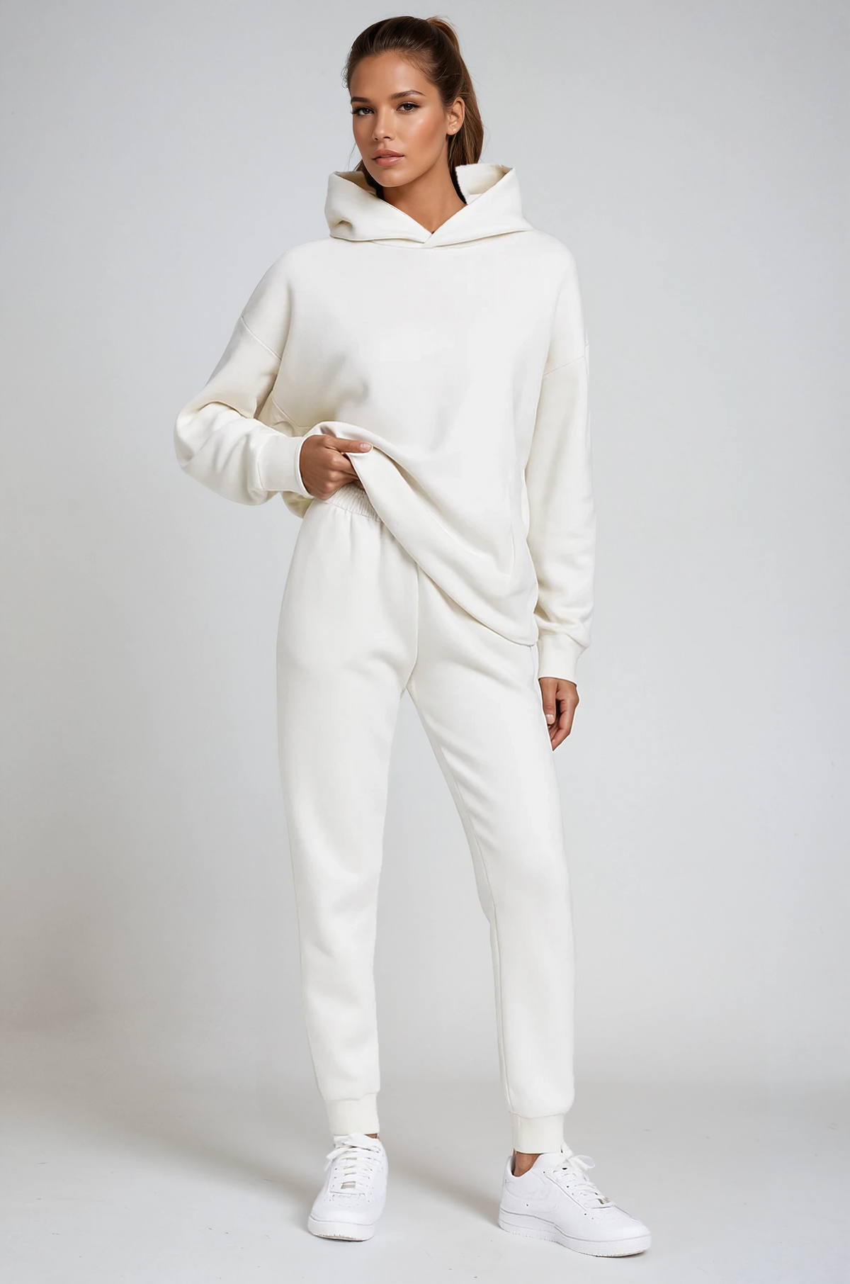 Women's hooded jogging set with sweatshirt and joggers