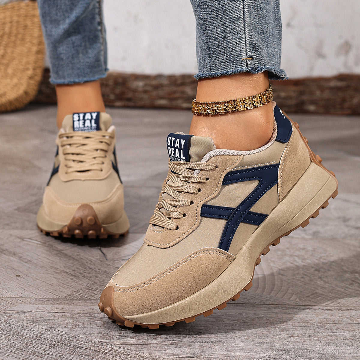 Women's lightweight wide-fit comfort trainers