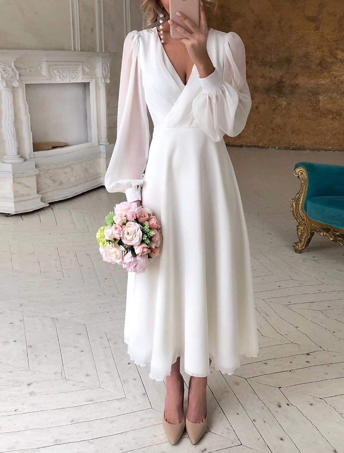Long-sleeve flowing bridal wedding dress