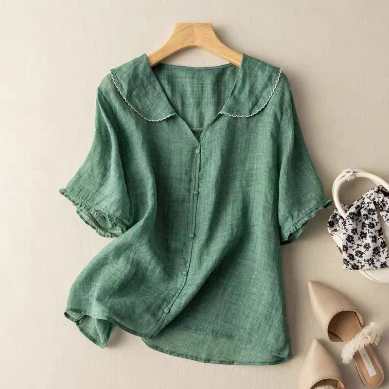 Women's vintage scalloped collar button-front blouse